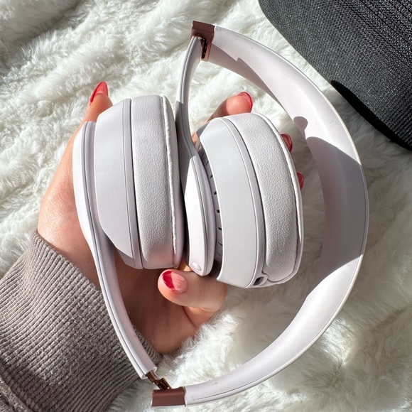 Beats Solo 4 (Brand New) In Cloud Pink - Picture 4 of 8